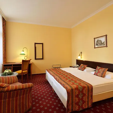 מלון Palatinus Grand 4*