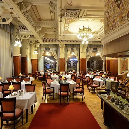 מלון Palatinus Grand פץ'