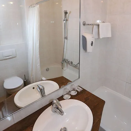 מלון Palatinus Grand 4*