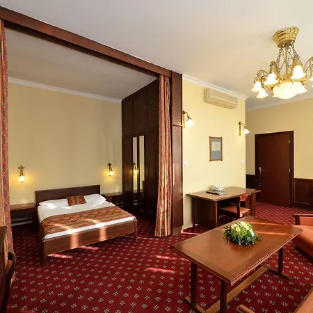 Palatinus Grand מלון פץ'