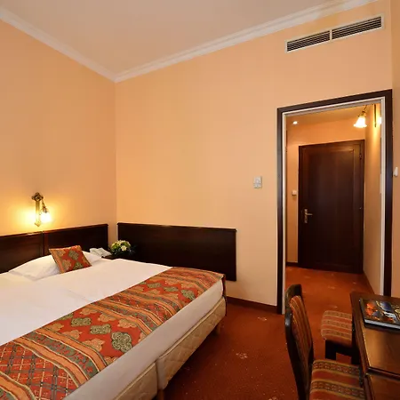 מלון Palatinus Grand 4*