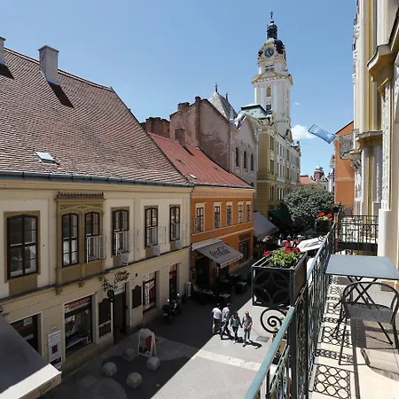 Palatinus Grand מלון פץ'