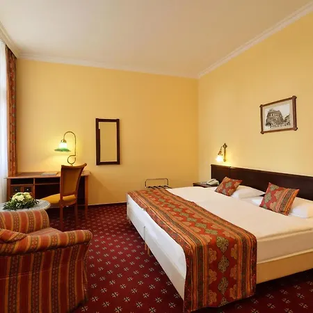 מלון Palatinus Grand