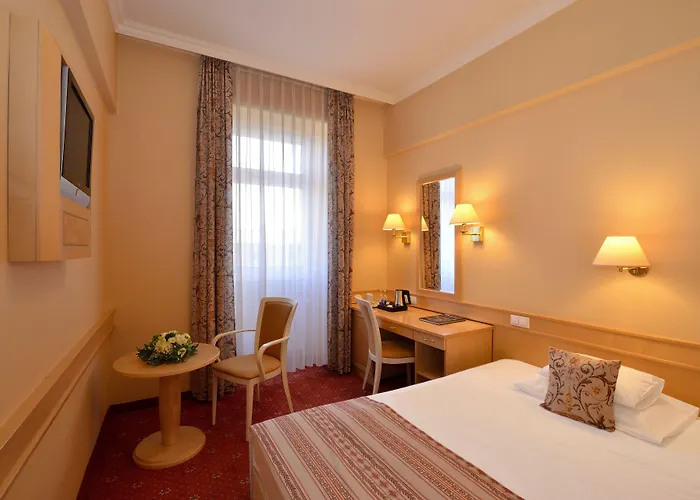Ξενοδοχείο Palatinus Grand 4*